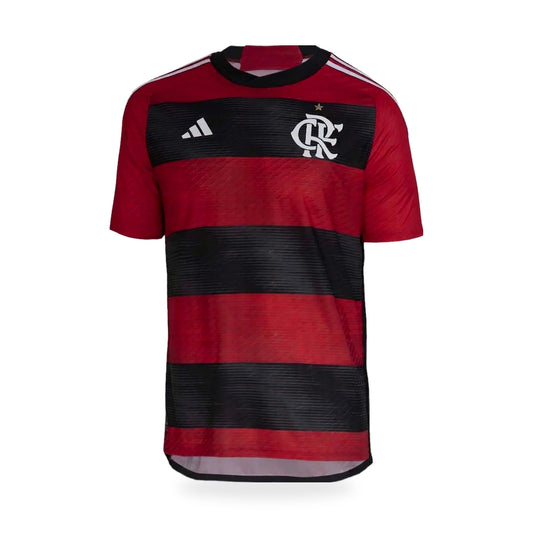 Camiseta Flamengo versión jugador, rojinegra a rayas, sobre fondo blanco